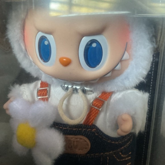 Labubu Fall into Wild - Picture 4 of 4